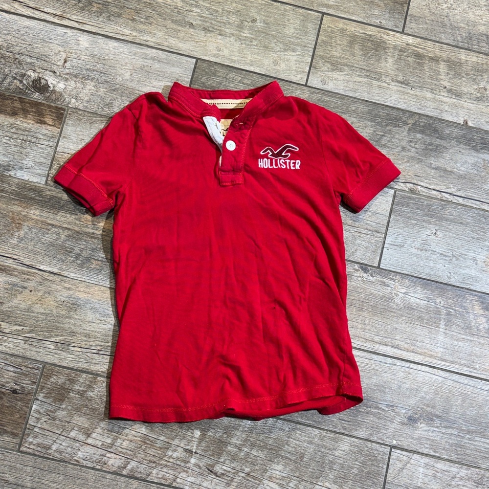 Hollister Red Short Sleeve Tee
